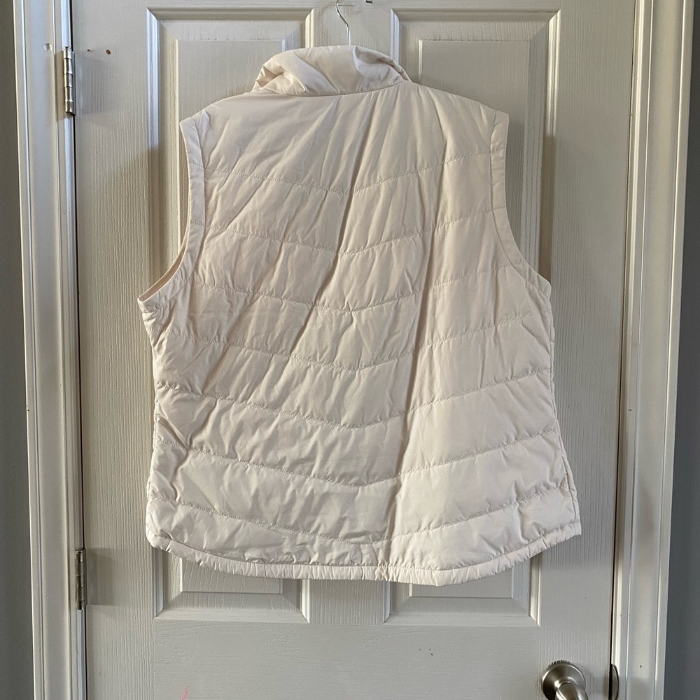 The North Face Women's Ivory Quilted Vest - Picture 2 of 3